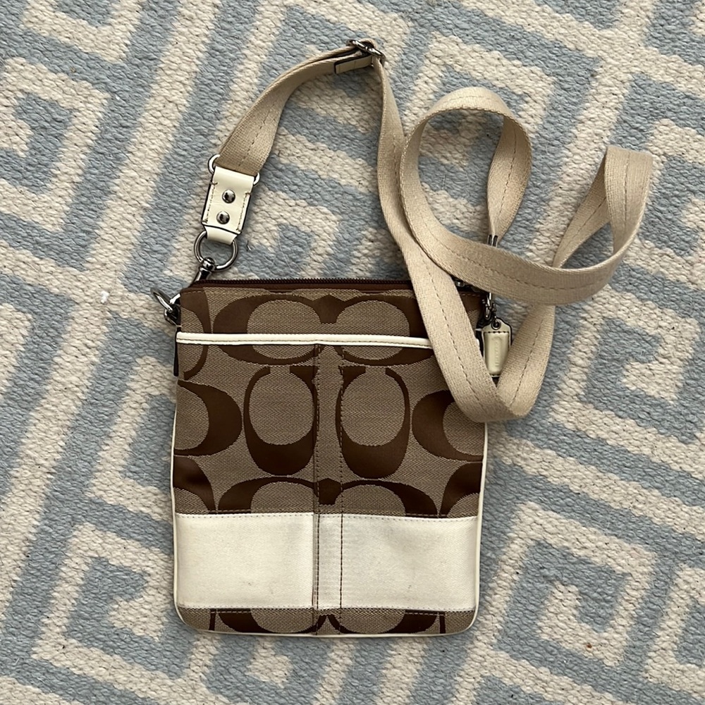 Coach crossbody logo white